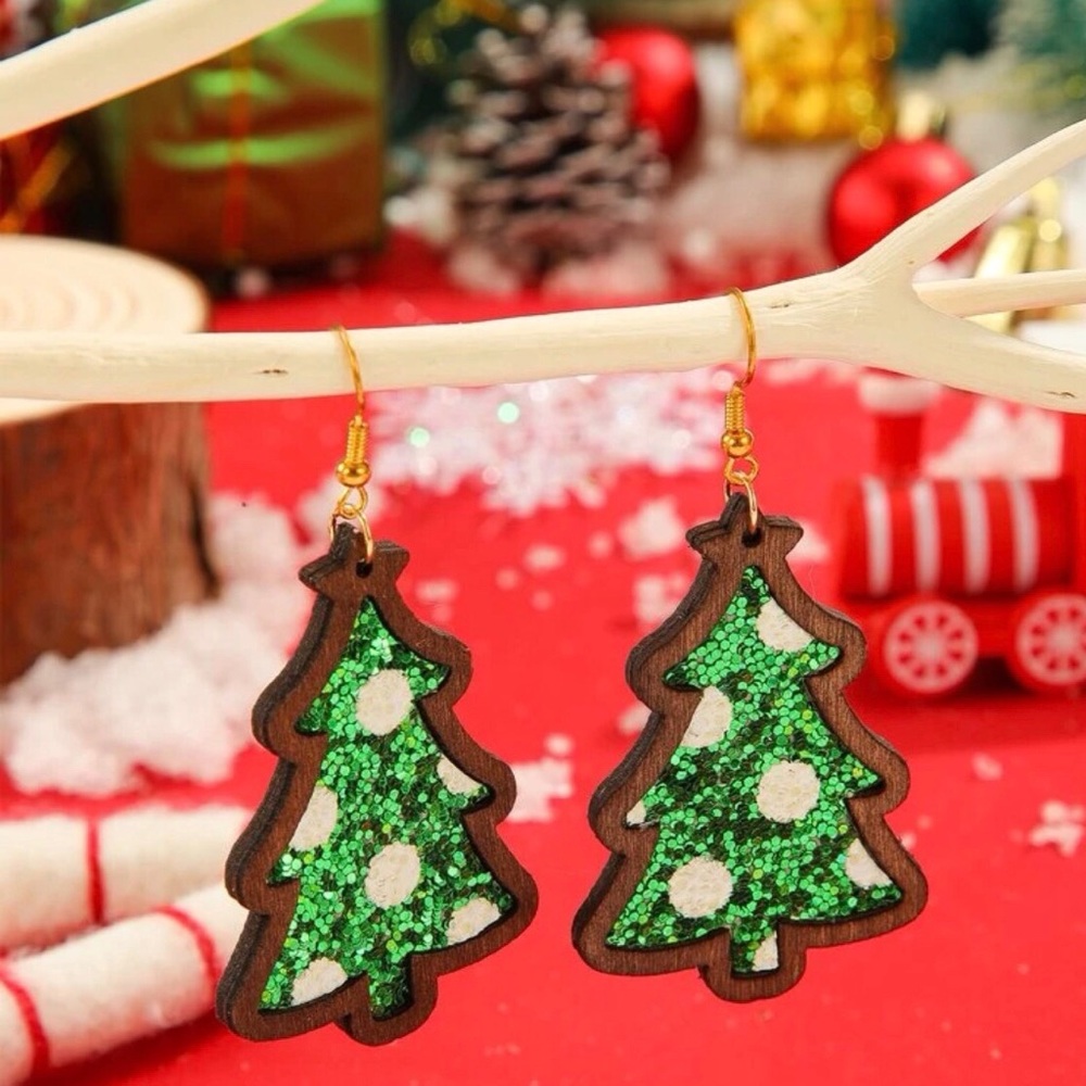 NWT Wood Sparkling Christmas Tree Earrings